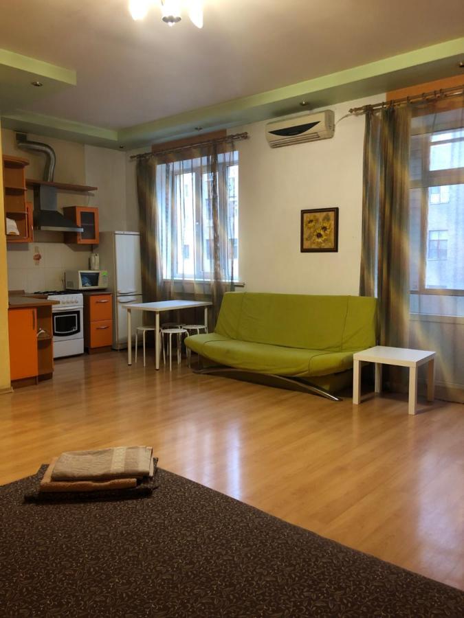 Квартира-Студия На Котляра Kharkiv Eksteriør billede